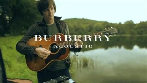 burberry acoustics guy walks